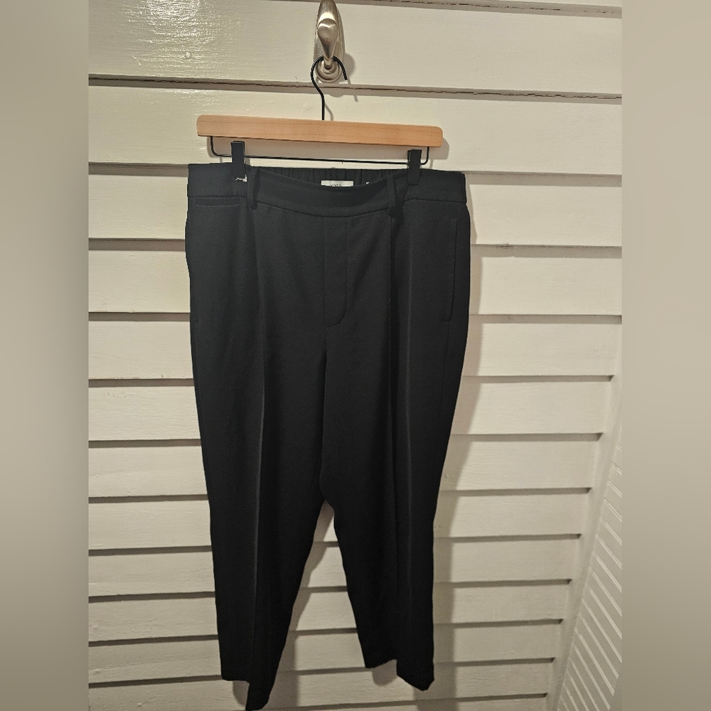 Vince. Pleated Trousers